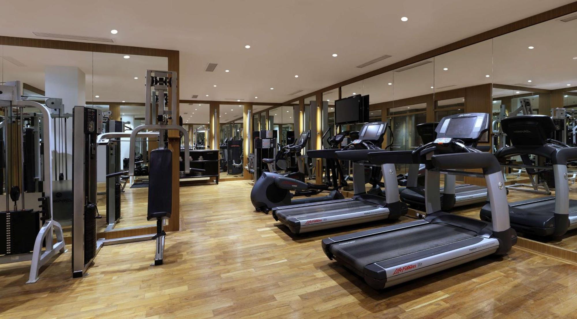 Hilton Mumbai International Airport Hotel Ngoại thất bức ảnh The gym at the hotel