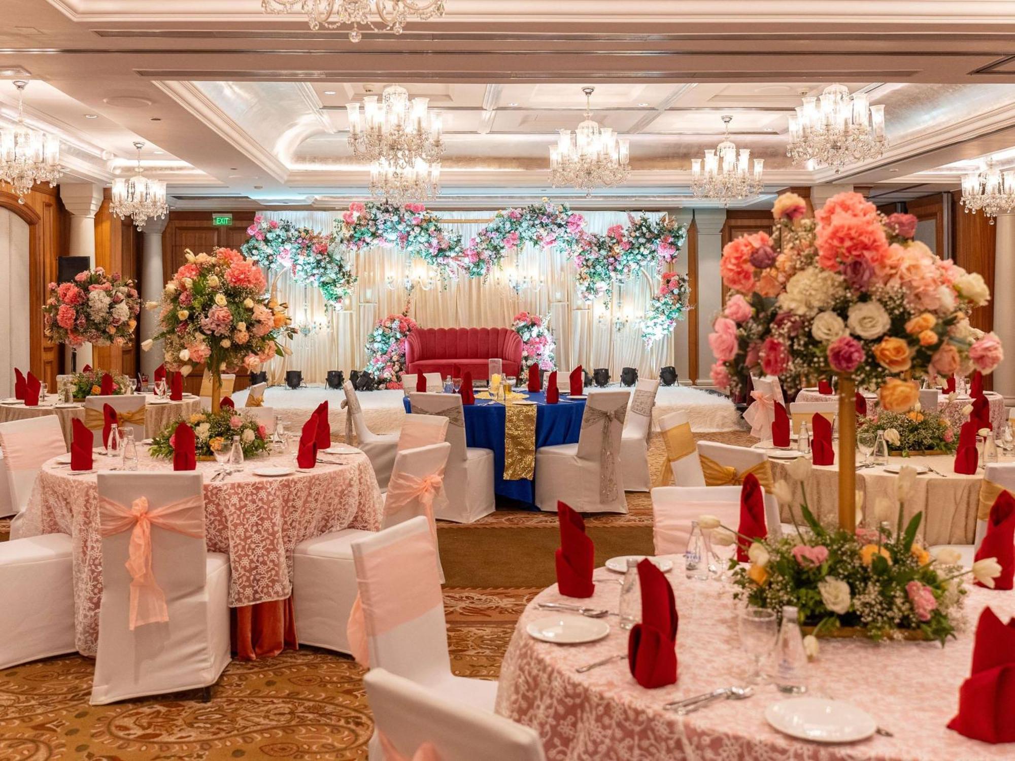 Hilton Mumbai International Airport Hotel Ngoại thất bức ảnh A wedding reception at the Taj Bengal, Kolkata